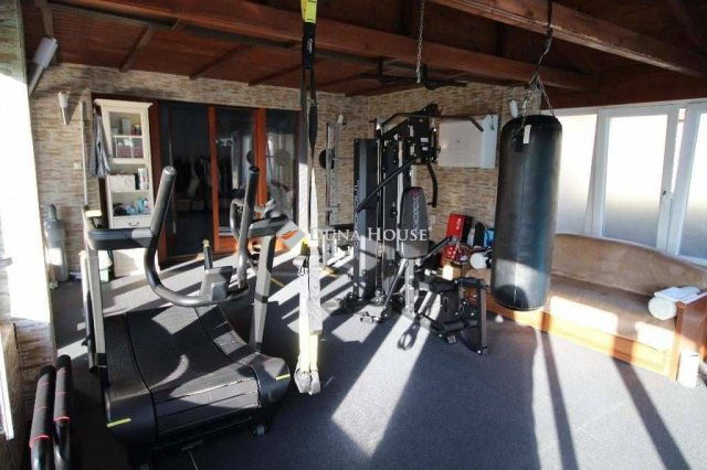 Eladó családi ház, Mogyoródon, Virág utcában 370 M Ft