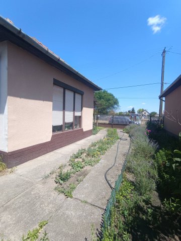 Eladó családi ház, Bugacon 33 M Ft, 3 szobás