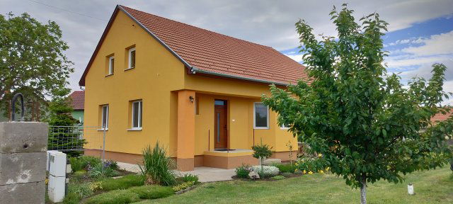 Eladó családi ház, Hódmezővásárhelyen 130 M Ft, 3 szobás