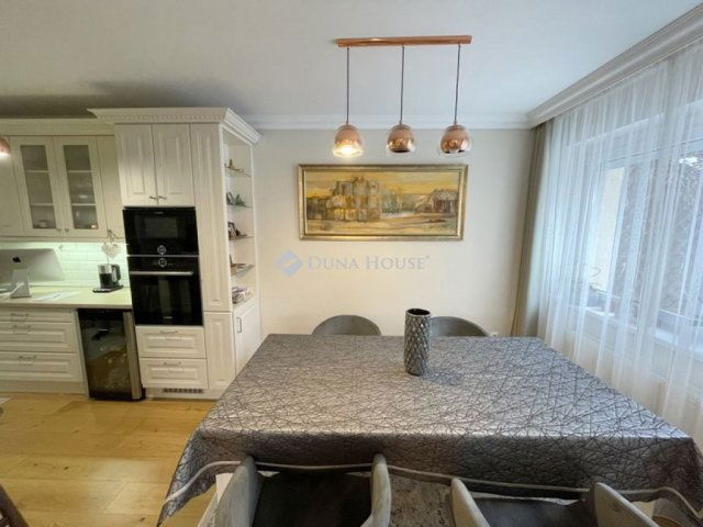 Eladó családi ház, Nyíregyházán 240 M Ft, 7 szobás