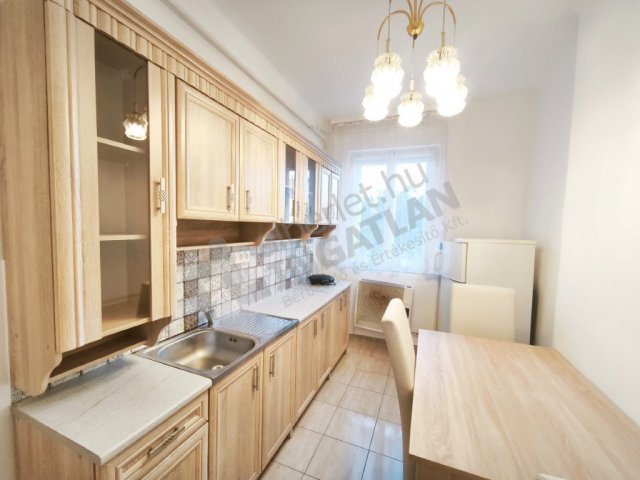 Kiadó téglalakás, albérlet, XI. kerületben, Etele téren