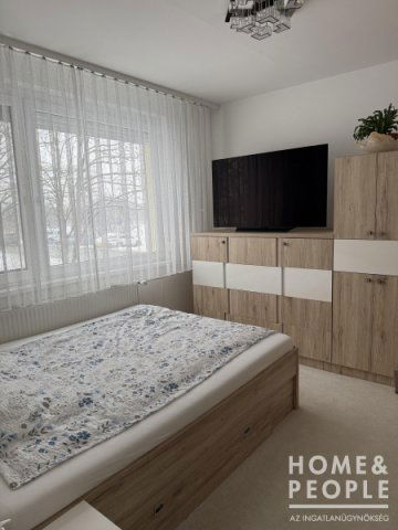 Eladó téglalakás, Szegeden 87 M Ft, 2 szobás