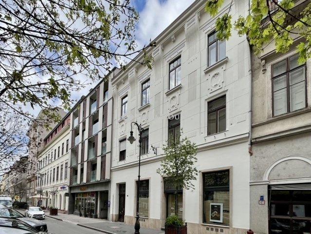 Eladó téglalakás, Budapesten, VI. kerületben 75 M Ft, 1 szobás