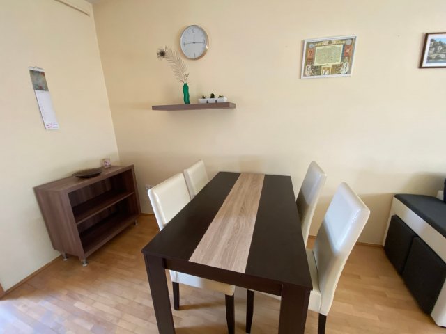 Kiadó téglalakás, albérlet, Pécsett, Mária utcában, 3 szobás