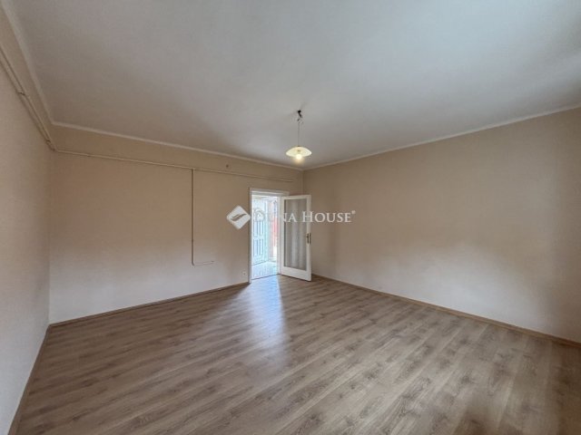 Eladó ikerház, Esztergomban 55 M Ft, 2 szobás