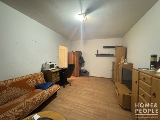 Eladó téglalakás, Szegeden 38 M Ft, 1+1 szobás