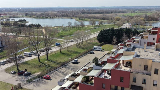 Eladó téglalakás, Székesfehérvárott 89.9 M Ft, 3 szobás