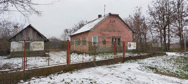 Eladó családi ház, Alsószentivánon 5.9 M Ft, 1 szobás