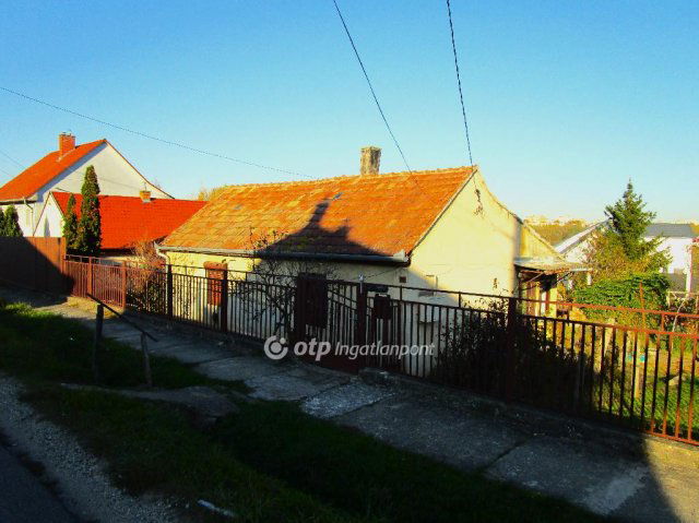 Eladó családi ház, Kaposváron 19.9 M Ft, 2 szobás