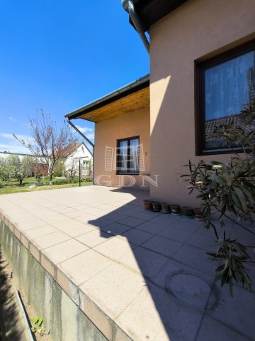 Eladó családi ház, Fóton 94.9 M Ft, 3 szobás