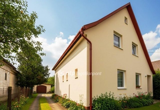Eladó családi ház, Érden 84.9 M Ft, 7 szobás