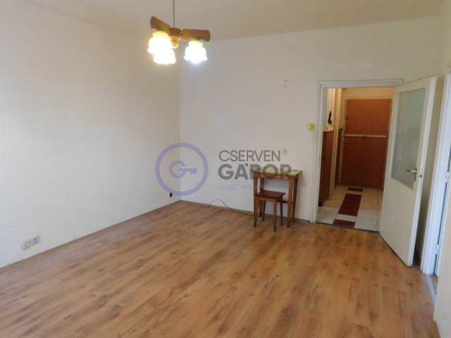 Eladó téglalakás, Debrecenben 37.5 M Ft, 1+1 szobás