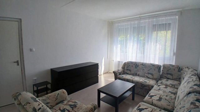 Kiadó panellakás, albérlet, Pécsett, Nagy Imre úton, 2 szobás