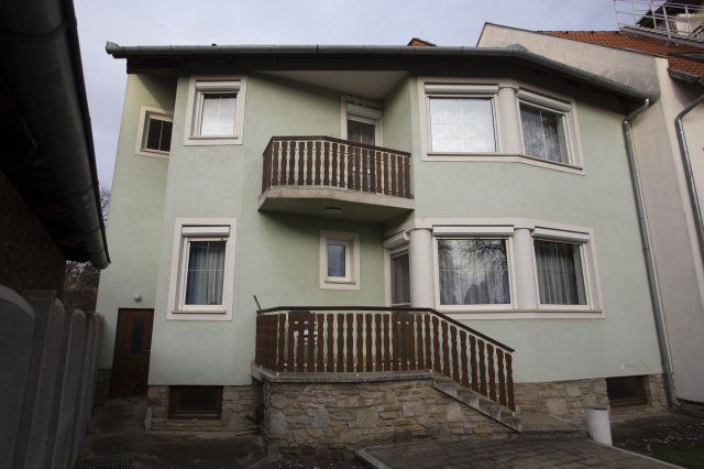 Eladó családi ház, Kőszegen 88.49 M Ft, 6 szobás