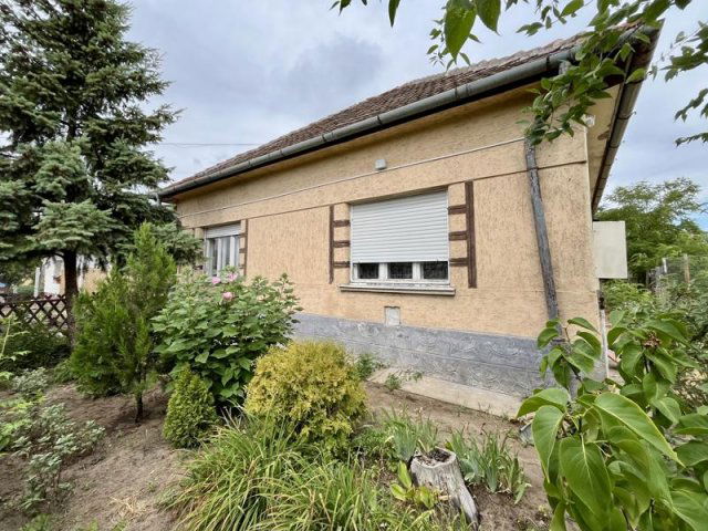 Eladó családi ház, Szentmártonkátán 35.9 M Ft, 2 szobás