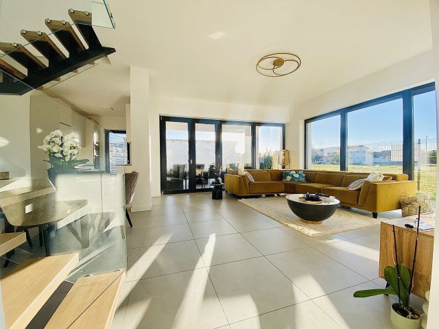 Eladó ikerház, Szegeden 199 M Ft, 4+1 szobás