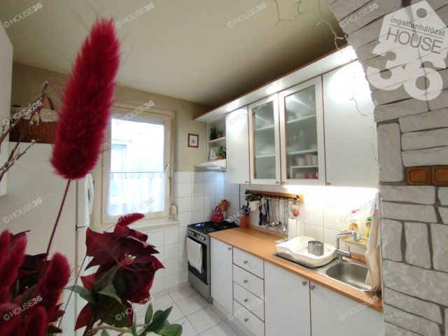 Eladó panellakás, Kecskeméten 49.9 M Ft, 3 szobás