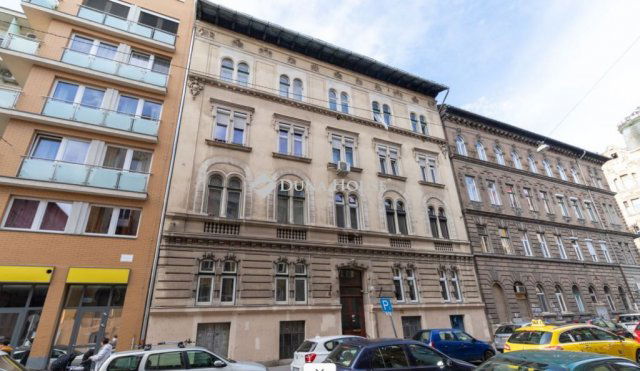 Eladó téglalakás, Budapesten, VII. kerületben 113.8 M Ft