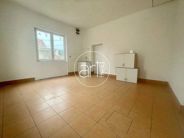 Kiadó üzlethelyiség, Szegeden, Algyői úton 400 E Ft / hó