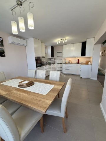 Eladó családi ház, Velencén 218.5 M Ft, 4 szobás