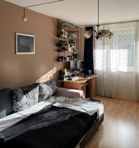 Eladó panellakás, Budapesten, III. kerületben 66.8 M Ft