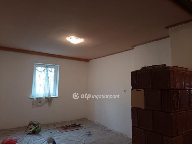Eladó családi ház, Sárándon 7.5 M Ft, 1 szobás