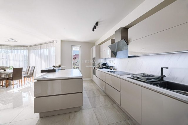 Eladó ikerház, Pécelen 369 M Ft, 11 szobás