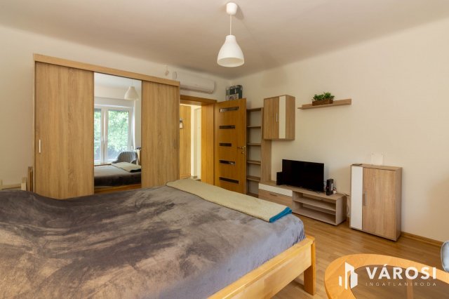 Kiadó téglalakás, albérlet, Szegeden 250 E Ft / hó, 1 szobás