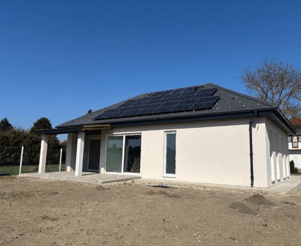 Eladó családi ház, Zalacsányon 157.9 M Ft, 3 szobás