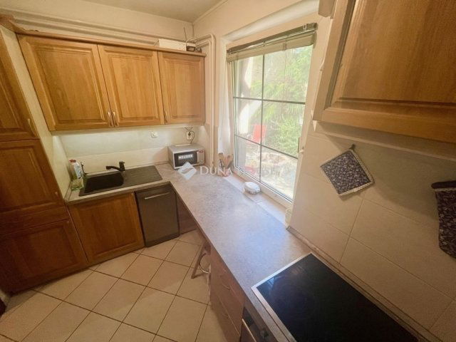 Eladó családi ház, Székesfehérvárott 159.9 M Ft, 4 szobás