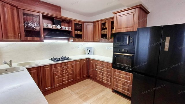 Eladó családi ház, Oroszlányban 149.99 M Ft, 7 szobás