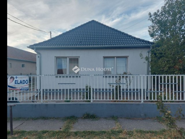 Eladó családi ház, Izsákon, Kada Elek utcában 43 M Ft, 3 szobás