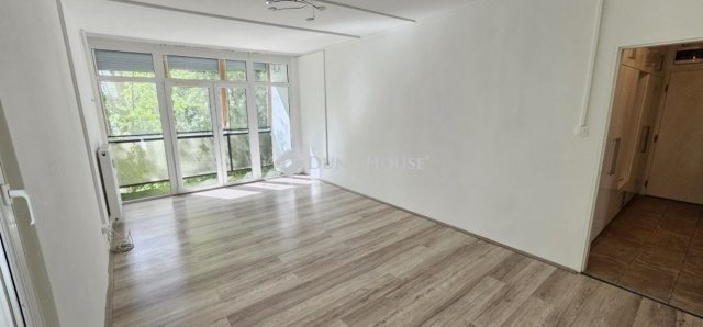 Eladó panellakás, Pécsett 49.9 M Ft, 2 szobás