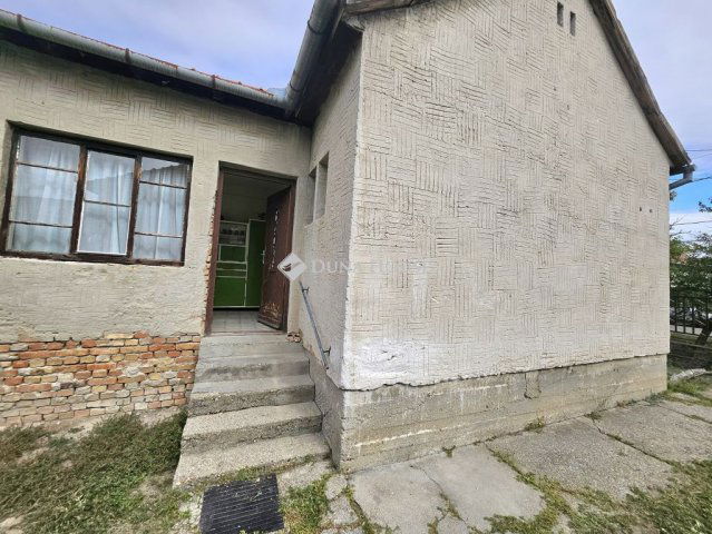 Eladó családi ház, Bátaszéken 16.9 M Ft, 2 szobás