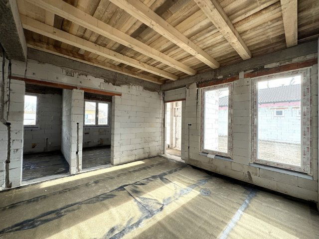 Eladó téglalakás, Cegléden 60 M Ft, 4 szobás