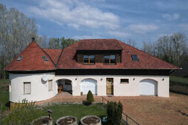 Eladó családi ház, Ásványrárón 180 M Ft, 8 szobás