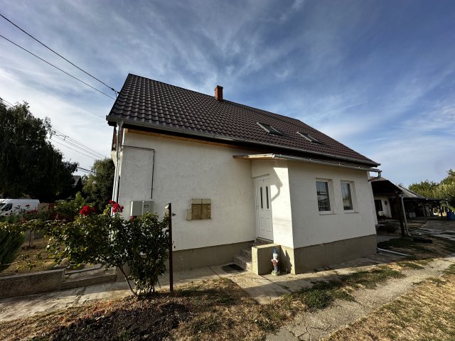 Eladó családi ház, Ságváron 89.5 M Ft, 7+1 szobás