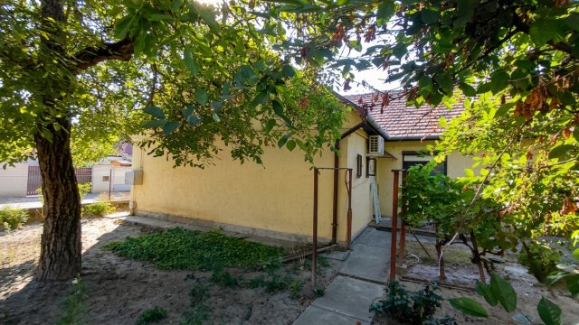 Eladó családi ház, Székesfehérvárott 80 M Ft, 2 szobás