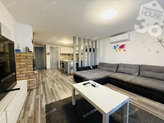 Eladó családi ház, Szabadszálláson 19.9 M Ft, 1 szobás