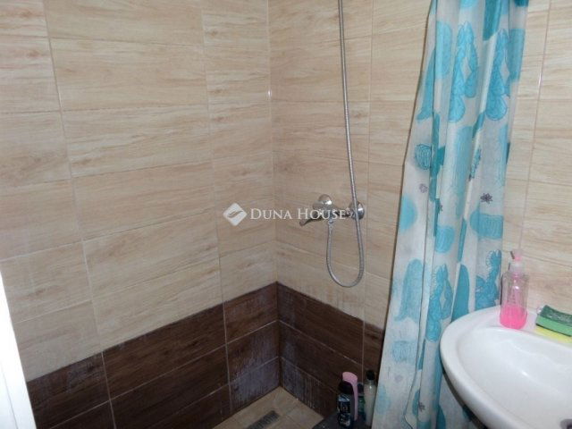 Eladó téglalakás, Pécsett 37.8 M Ft, 2 szobás