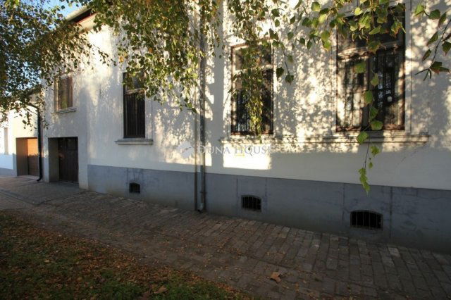 Eladó családi ház, Kecskeméten 83.99 M Ft, 6 szobás