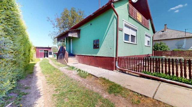 Eladó családi ház, Szakolyon 37.8 M Ft, 3+1 szobás
