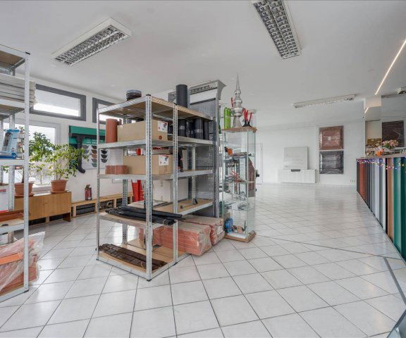 Eladó üzlethelyiség, Vácon 129 M Ft / költözzbe.hu