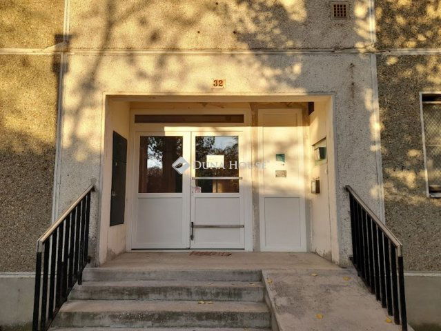 Eladó panellakás, Békéscsabán, Vécsey utcában 29.5 M Ft