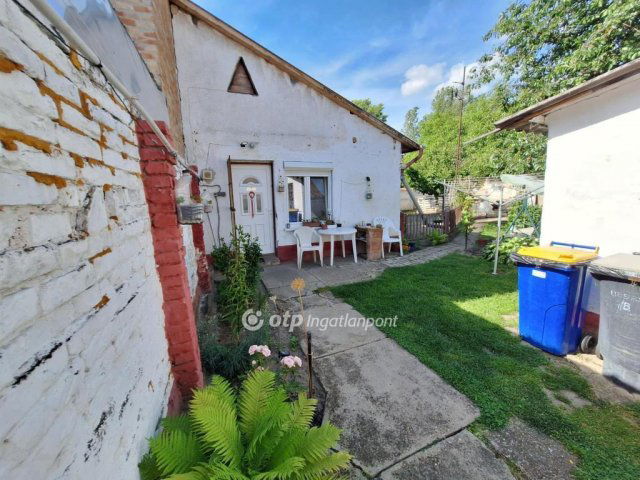 Eladó családi ház, Kecskeméten 42 M Ft, 2 szobás