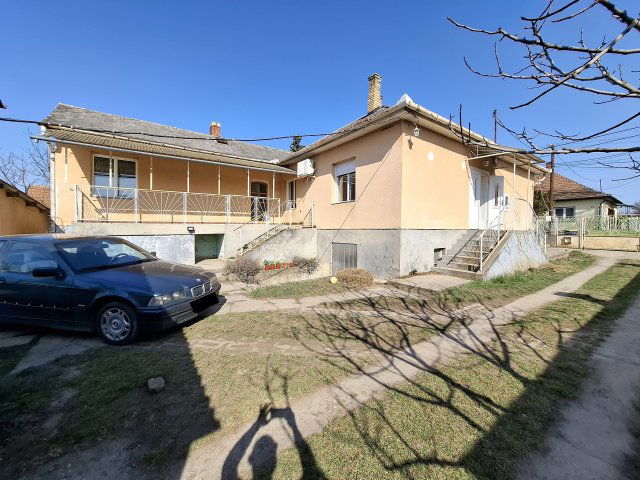 Eladó családi ház, Mendén, Locsodi utcában 68.5 M Ft, 4 szobás