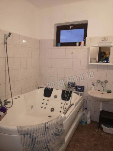 Eladó családi ház, Szandán 58 M Ft, 5+1 szobás