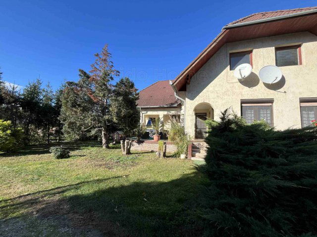 Eladó családi ház, Balatonlelleén 98.9 M Ft, 8 szobás