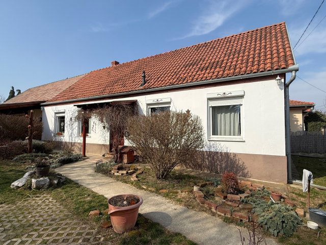 Eladó családi ház, Pogányon 79.9 M Ft, 3+1 szobás