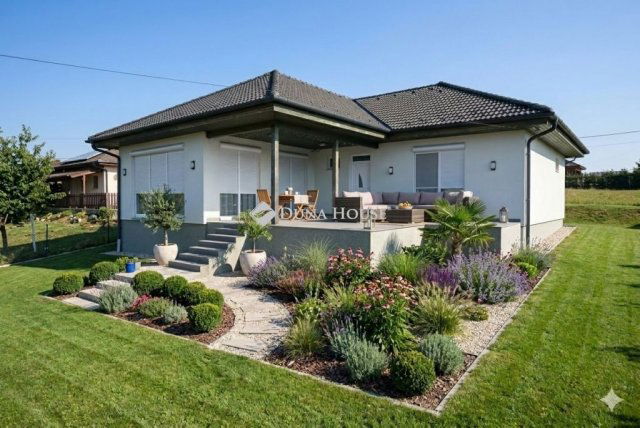 Eladó családi ház, Tinnyén 148 M Ft, 4 szobás